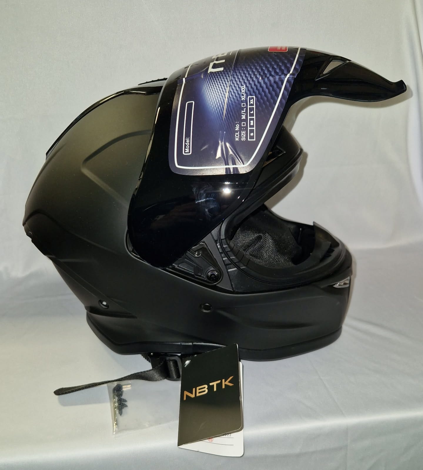 Kask motocyklowy szczękowy MT Genesis SV – czarny matowy
